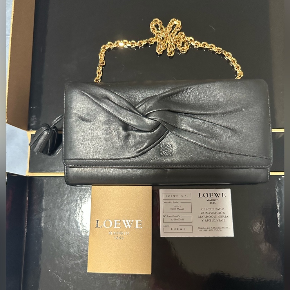 Authentic Loewe black wallet with chain 🩵